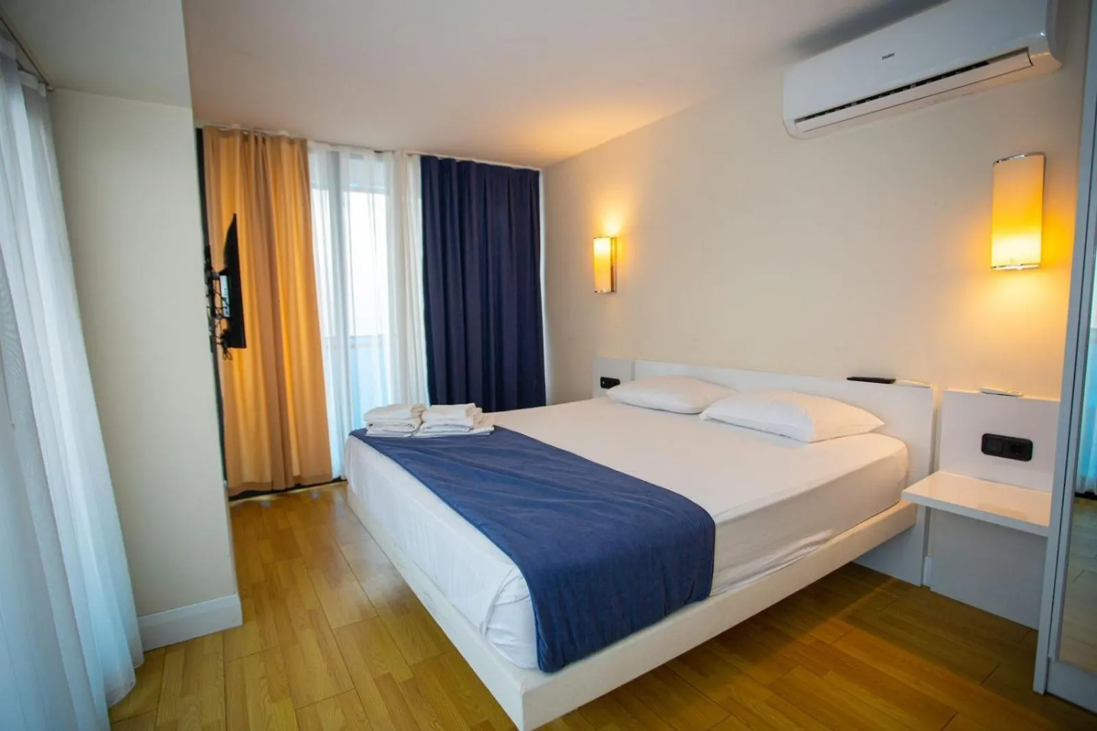 Orbi City C Block & Batumi 0*,